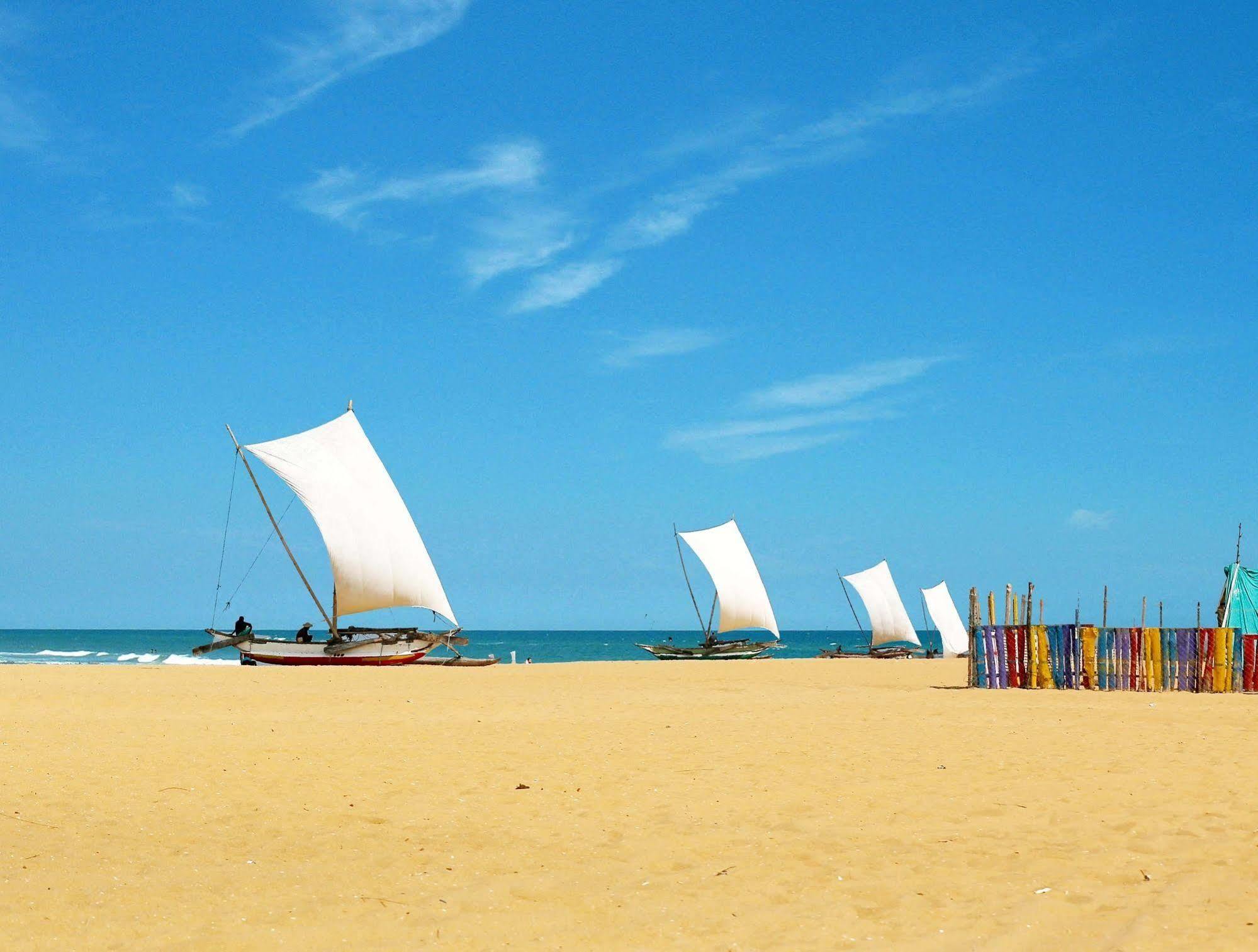 The Reef Beach Hotel เนกอมโบ ภายนอก รูปภาพ