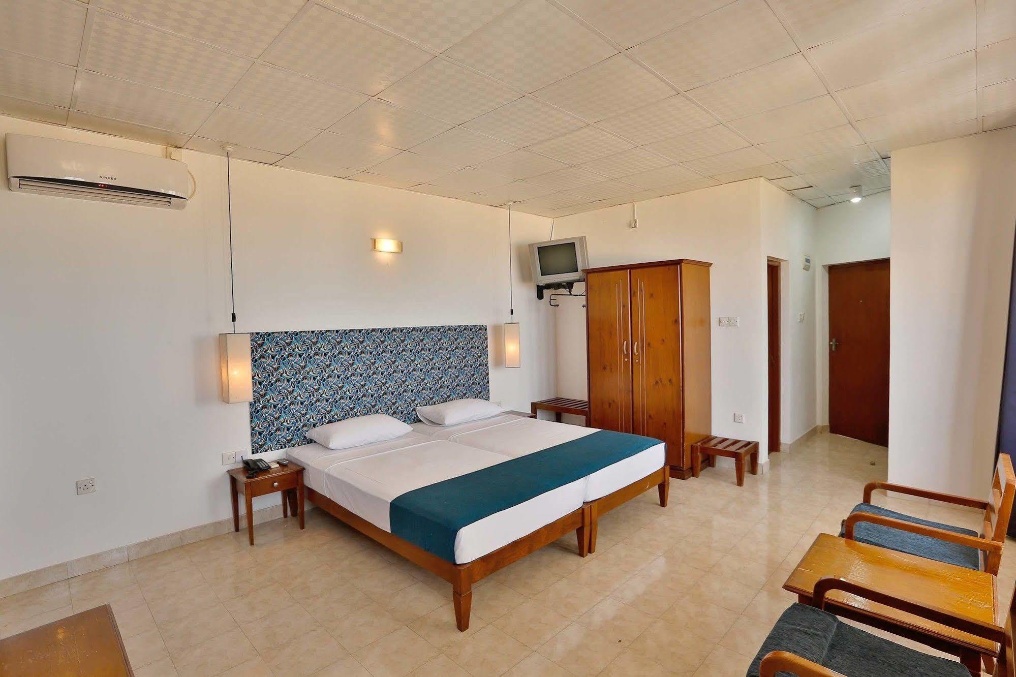 The Reef Beach Hotel เนกอมโบ ภายนอก รูปภาพ
