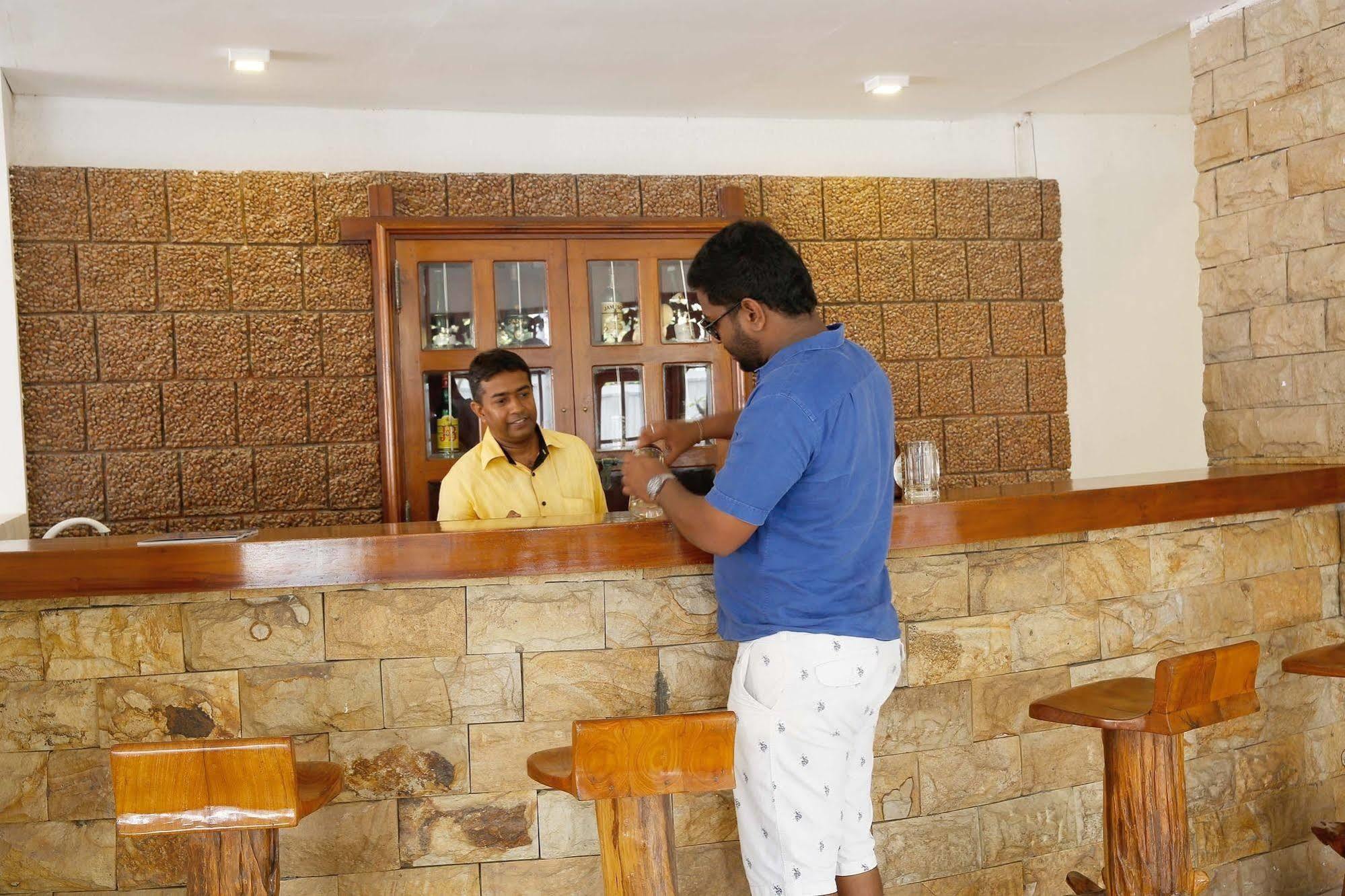 The Reef Beach Hotel เนกอมโบ ภายนอก รูปภาพ