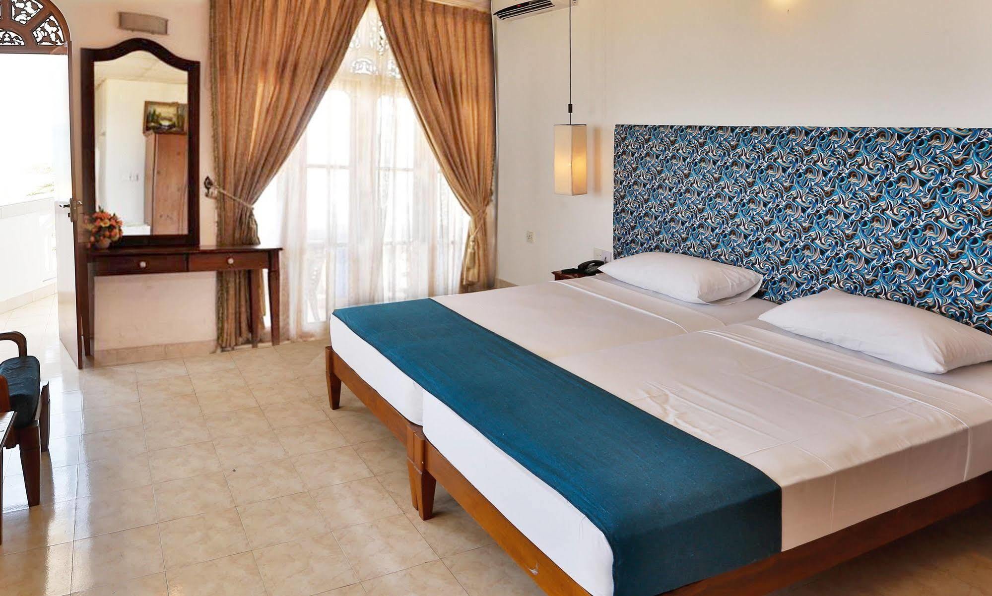 The Reef Beach Hotel เนกอมโบ ภายนอก รูปภาพ