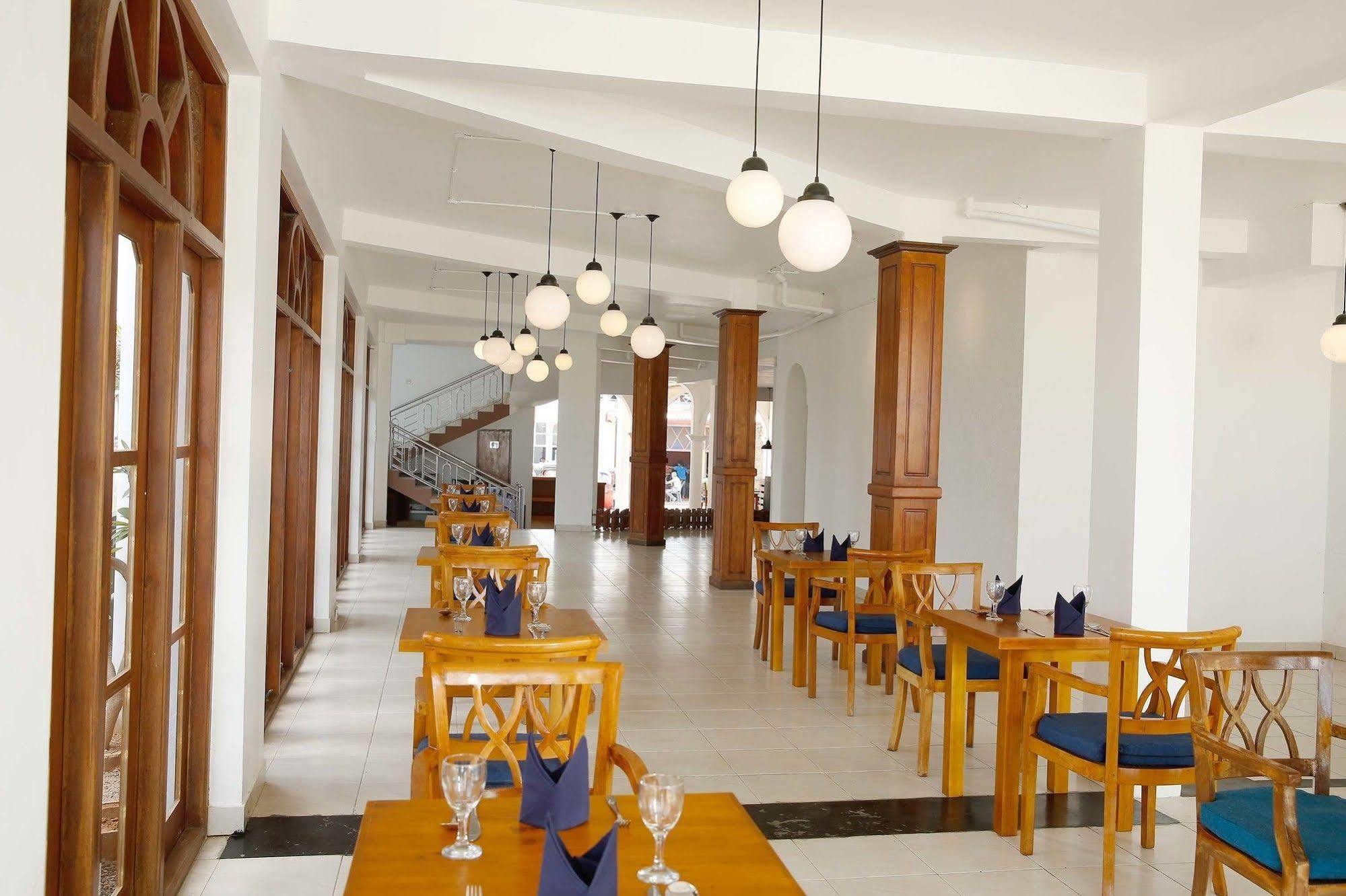The Reef Beach Hotel เนกอมโบ ภายนอก รูปภาพ