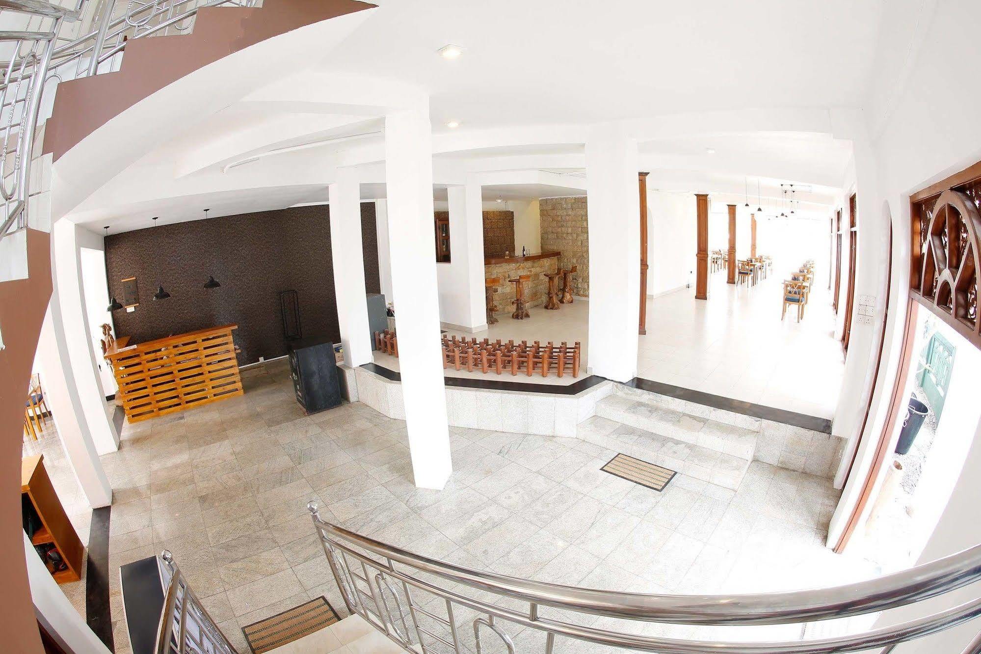 The Reef Beach Hotel เนกอมโบ ภายนอก รูปภาพ